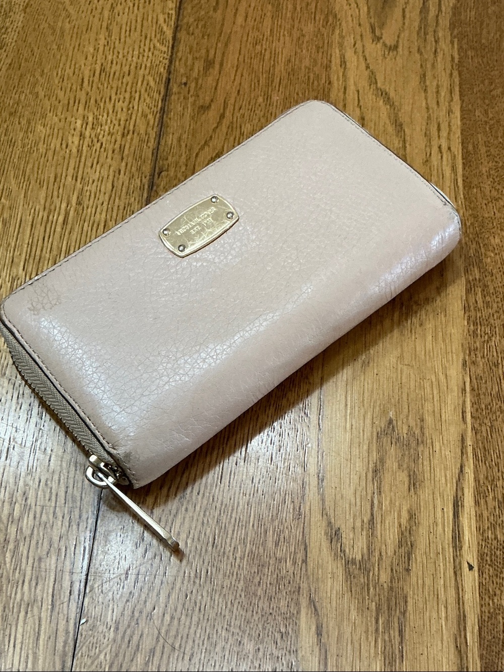Woman’s Michael Kors tan leather wallet. 6.5”x3.5”. Gently worn. Many pockets.